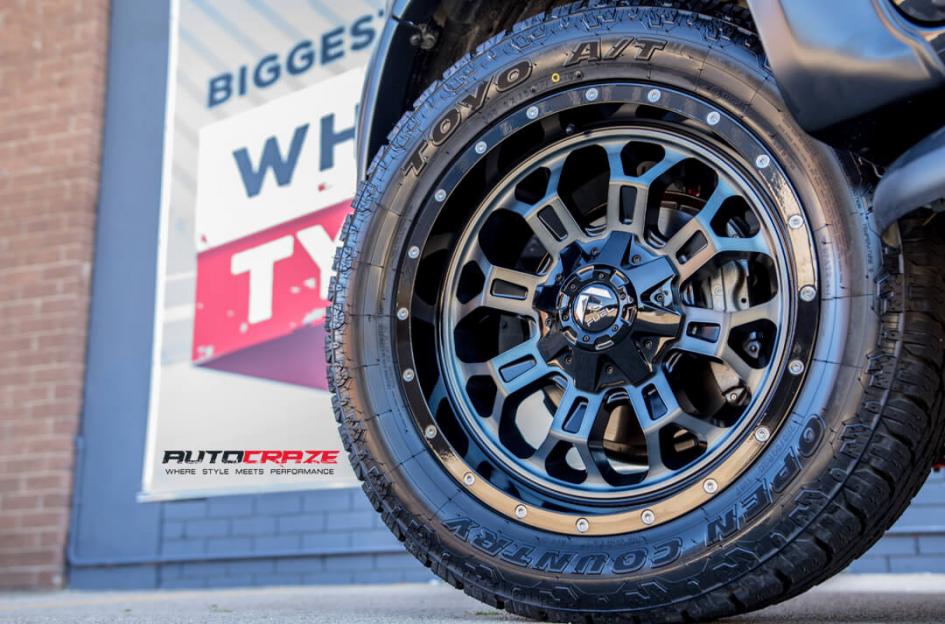 TOYOTA HILUX N80 4WD CRUSH GLOSS BLACK DOUBLE DARK TINT